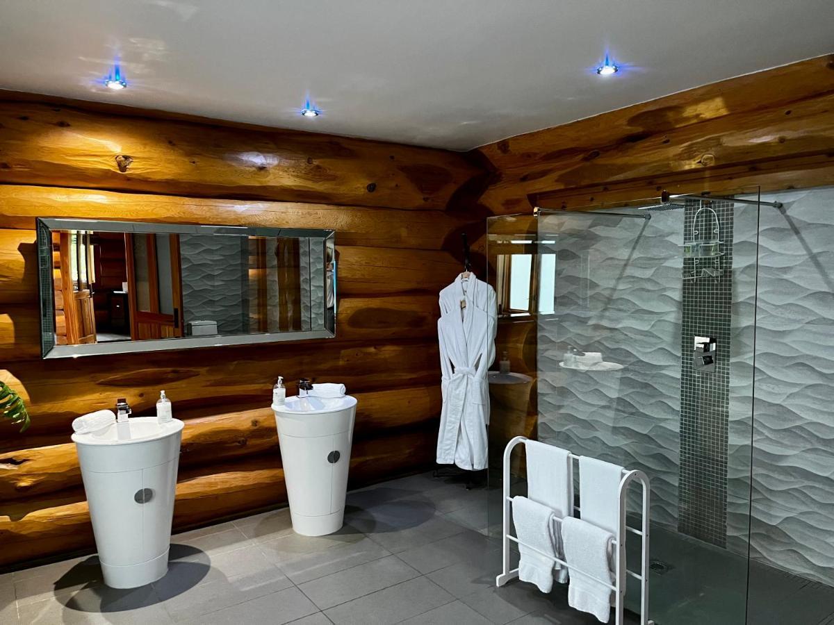 The Log Cabins At The Vu Bathgate Eksteriør billede