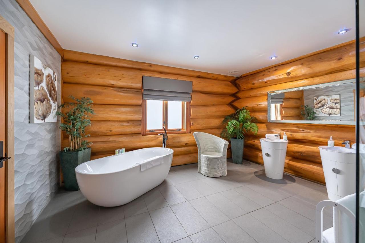 The Log Cabins At The Vu Bathgate Eksteriør billede