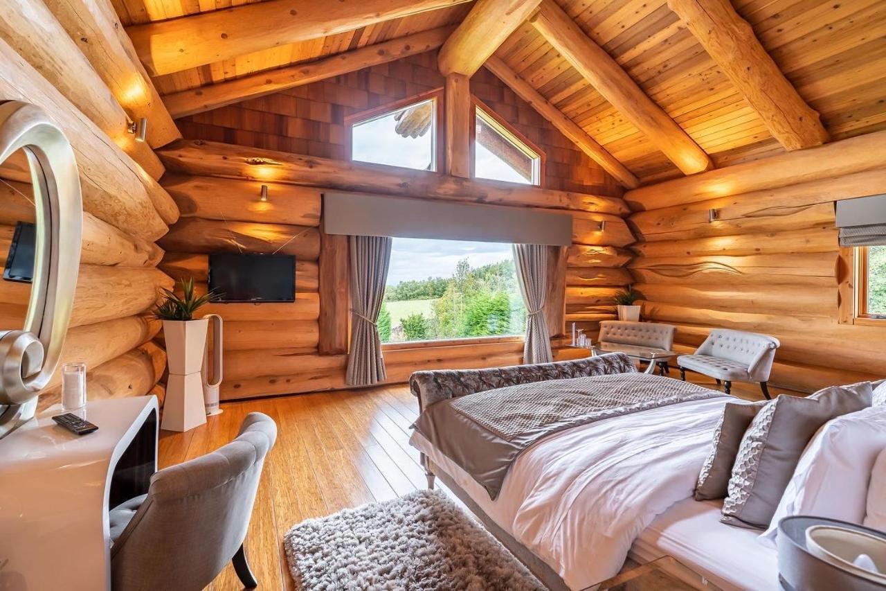 The Log Cabins At The Vu Bathgate Eksteriør billede